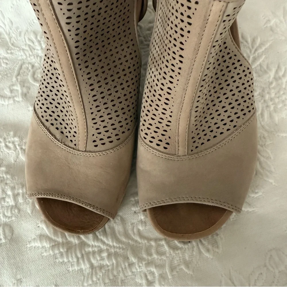 Earth Tan Ankle Booties with Laser-Cut Design and Rear Zipper Size 8